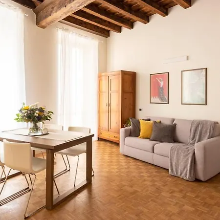 Апартаменты Charming Joivy Flat Next To Duomo Di Комо